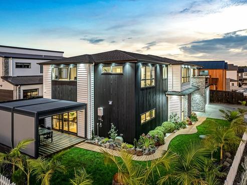 2 Headsail Drive, Long Bay