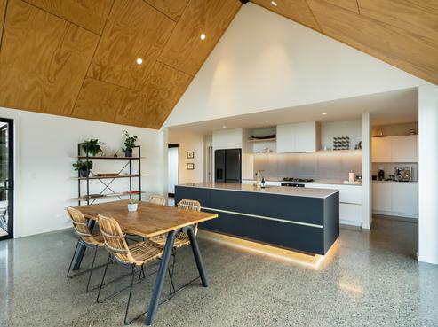275 Bronte Road West, Mahana