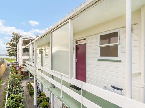 2/110 Muritai Road, Eastbourne