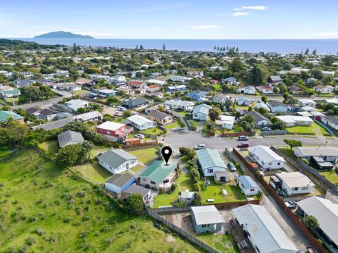 15 Colenso Place, Otaki Beach
