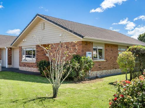 27/1 Piriti Drive, Te Atatu Peninsula