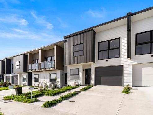 10 Lawson Creek Street, Massey