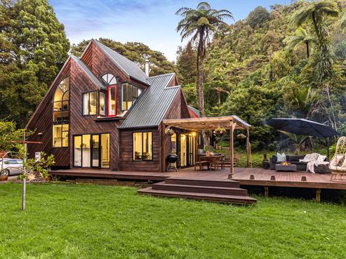 424 Scenic Drive, Waiatarua