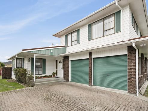 17 Waddington Drive, Naenae