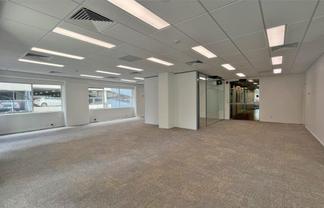 Savills – North facing tenancy with exclusive deck