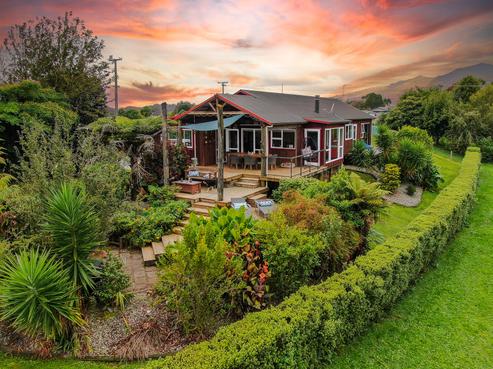 50 Abel Tasman Drive, Takaka
