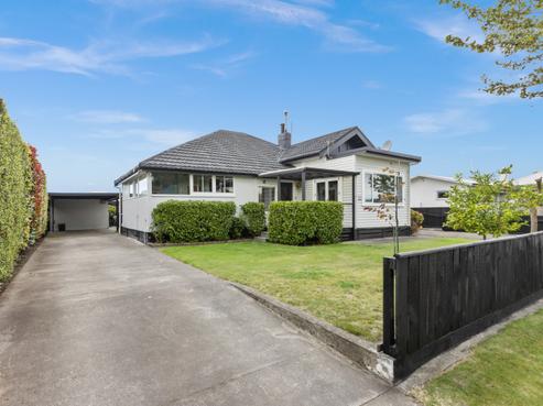 910 Ferguson Street, Akina