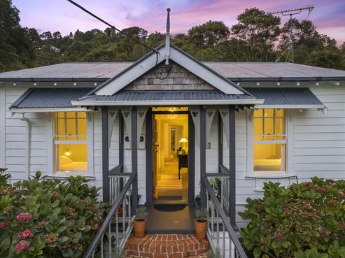 15 Huia Road, Titirangi