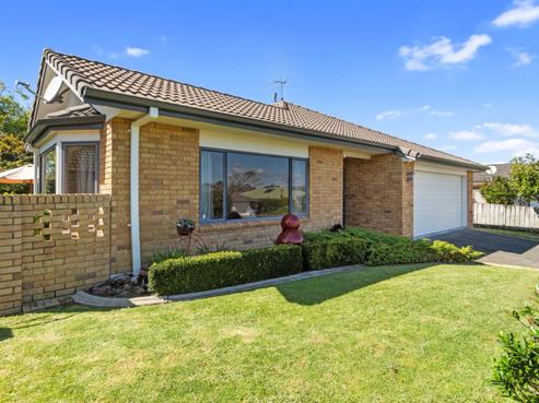 10 Sapphire Drive, Hairini
