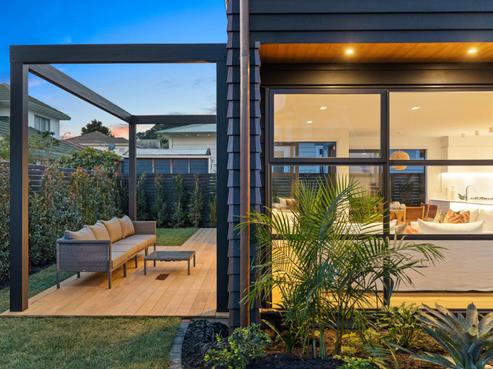 13C Queensway, Three Kings