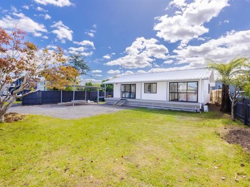22B Sandleigh Road, Hamilton Lake