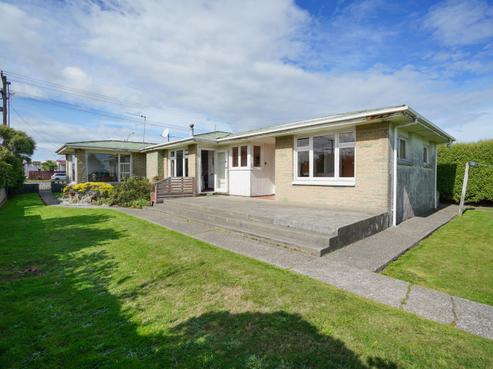 16 Dunbeath Crescent, Kew