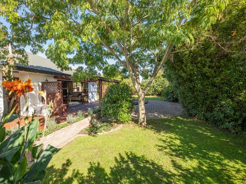 17 Buick Street, Redwoodtown