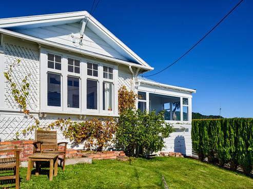 54 Ferry Road, Days Bay