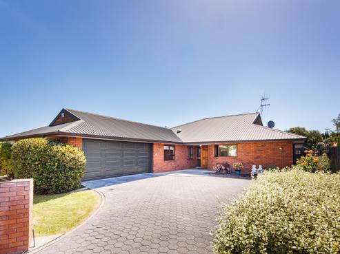 96 John F Kennedy Drive, Milson