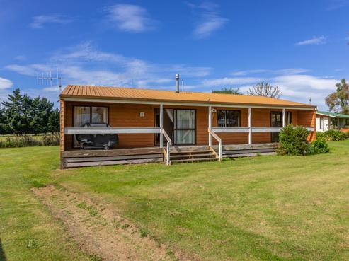 14 Lake Street, Takapau