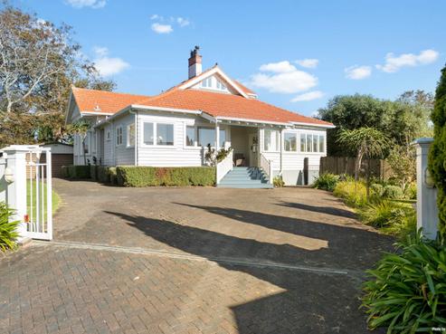 2 Pupuke Road, Hillcrest