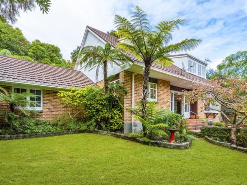 14 Freemans Way, Pinehaven