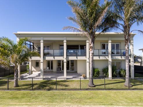 101 Ferry Road, Clive