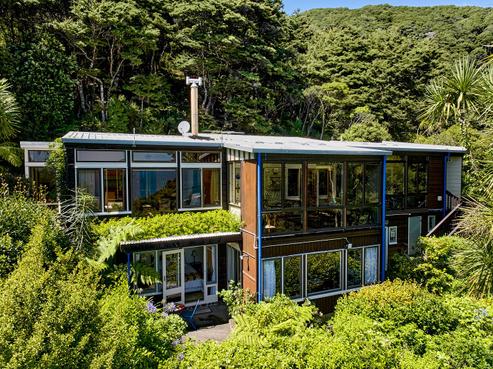 7 Huia Road, Days Bay