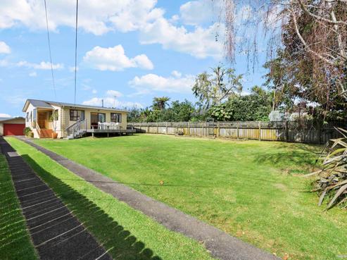 289 Royal Road, Massey