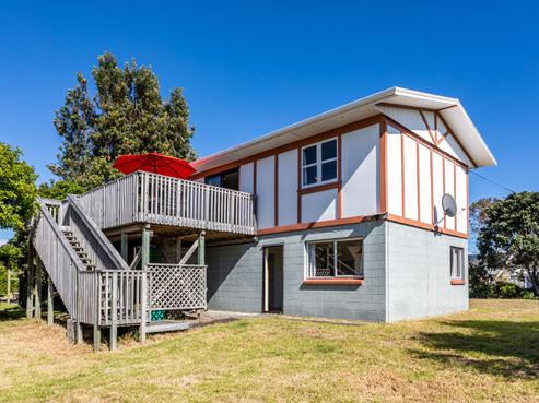 210 Given Avenue, Whangamata