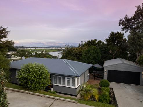 7 Punga Grove Avenue, Riverside