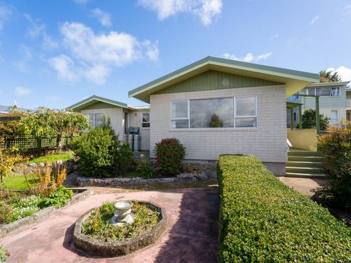 14 Robert Mckeen Street, Otaki Beach