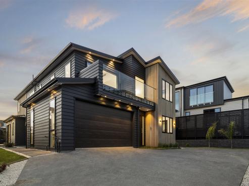 3 Fender Place, Long Bay