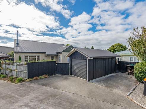 8 Graham Place, West End