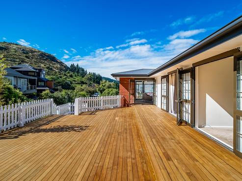 27 Walkers Road, Lyttelton