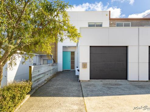 62 Saddleback Grove, Karori