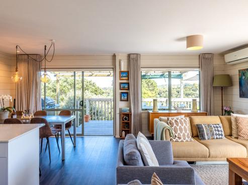 8 Whakarite Road, Ostend