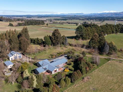 251 Summerhill Road, Cust
