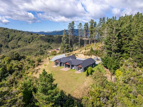 51 Crest Road, Akatarawa