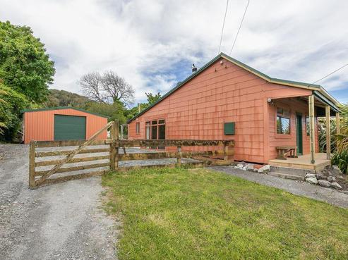 936 State Highway 7, Dobson