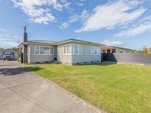 56 Harold Holt Avenue, Onekawa