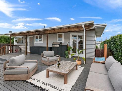 10 Edgerton Road, Te Atatu Peninsula