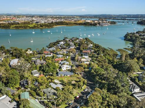 94 Aeroview Drive, Beach Haven