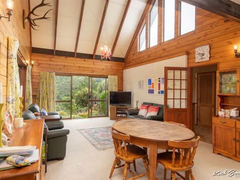 695 Whitemans Valley Road, Whitemans Valley