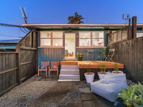 21F School Road, Kingsland