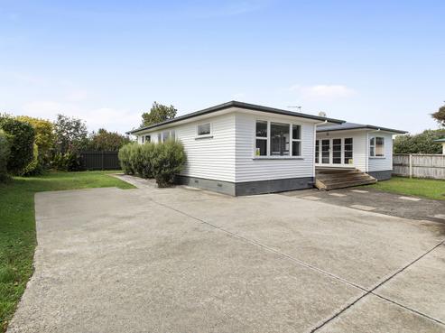 55 Houchens Road, Glenview