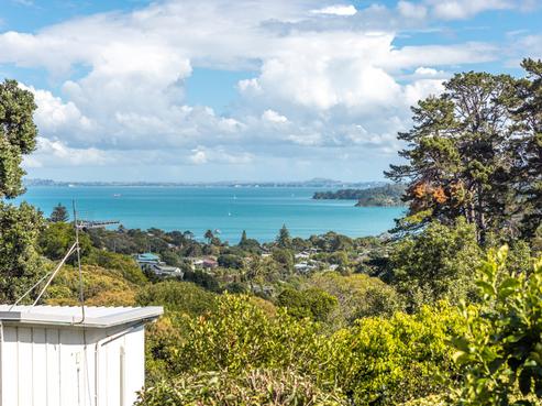 77 Ocean Road, Surfdale