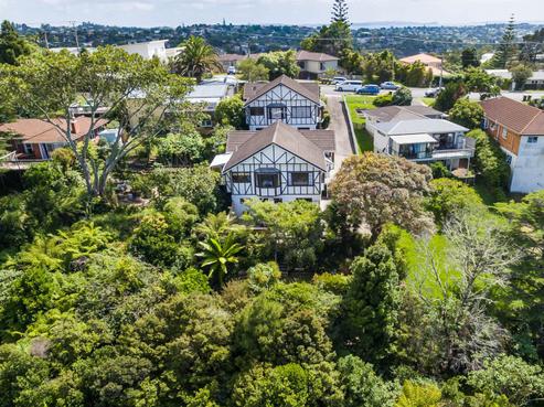 2/126 Carlisle Road, Browns Bay