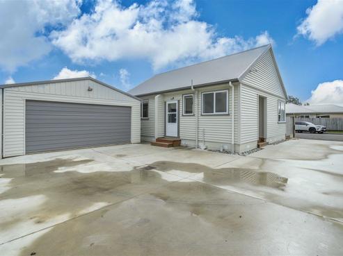 69 Lothian Crescent, Strathern