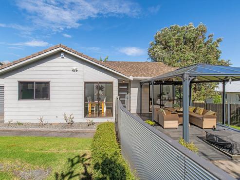 2/6 Acland Place, Botany Downs
