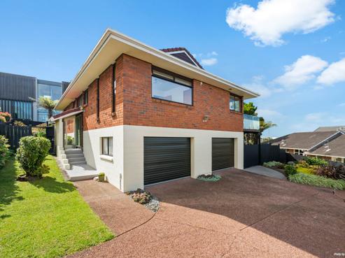 2/163 East Coast Road, Castor Bay