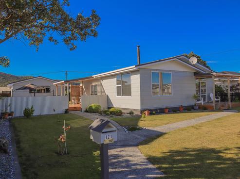 121 Blake Street, Blaketown