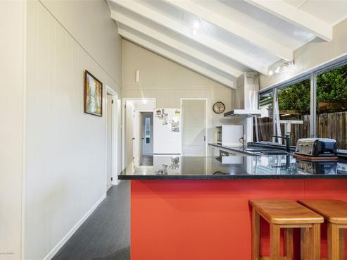 8/89A Royal Road, Massey