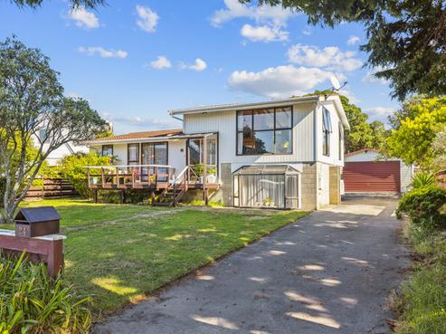 24 Freyberg Crescent, Waikanae Beach